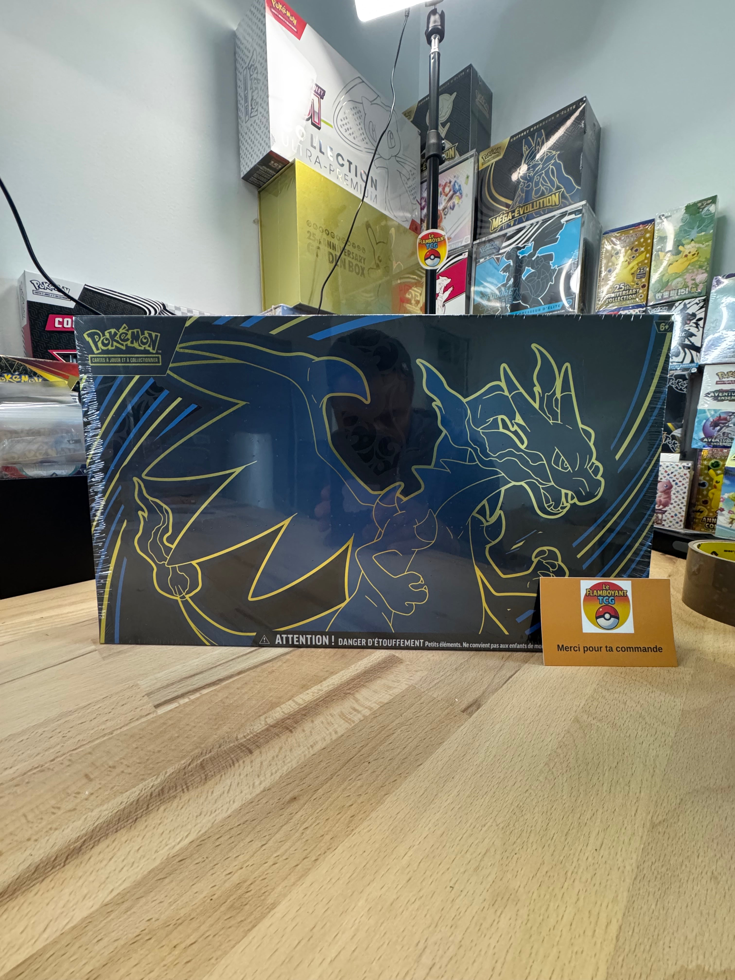 Coffret Collection Ultra-Premium - Méga Dracaufeu X ex - UPC en français